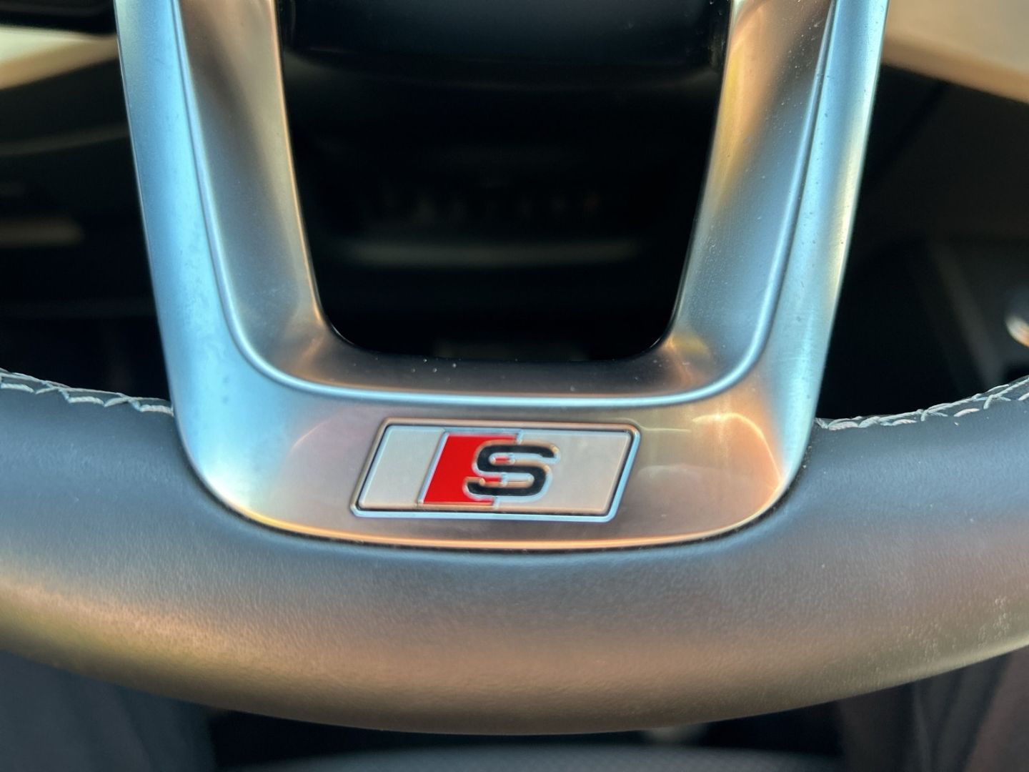 Fahrzeugabbildung Audi A4 Avant 35 TDI S line AHK+NAVI+LEDER+VIRTUAL+LE