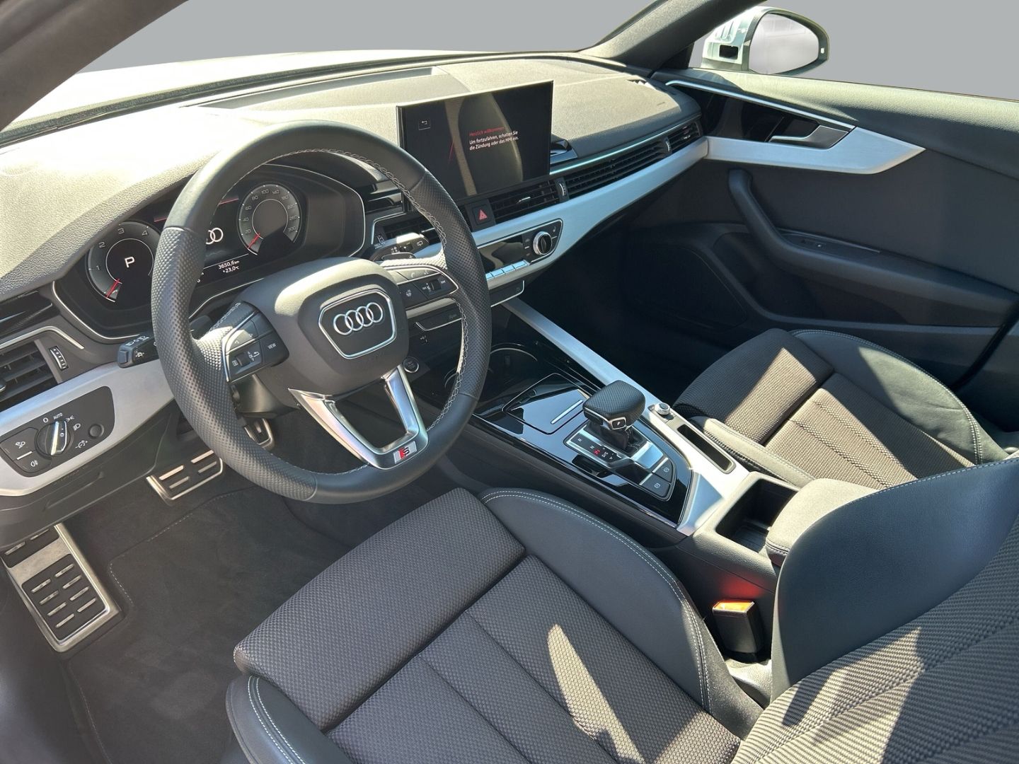 Fahrzeugabbildung Audi A4 Avant 35 TDI S line AHK+NAVI+LEDER+VIRTUAL+LE
