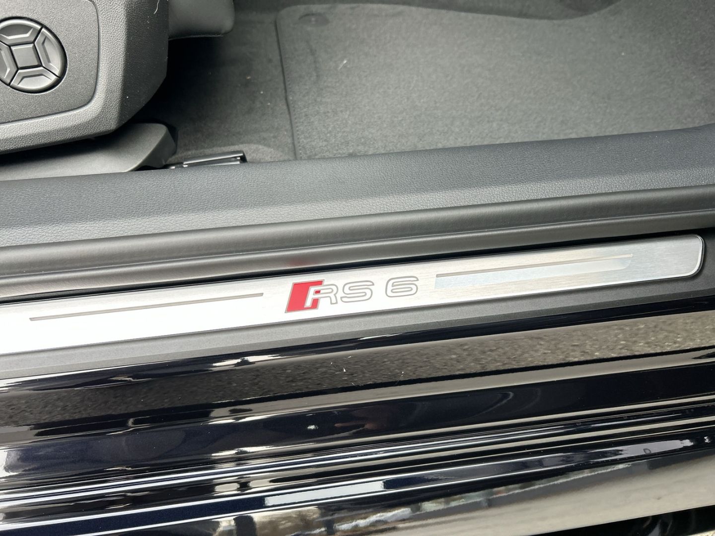 Fahrzeug 21 Fahrzeugabbildung Audi RS6 PERFORMANCE,LASER,PANO,B&O,SPORTABGAS,KERAMI