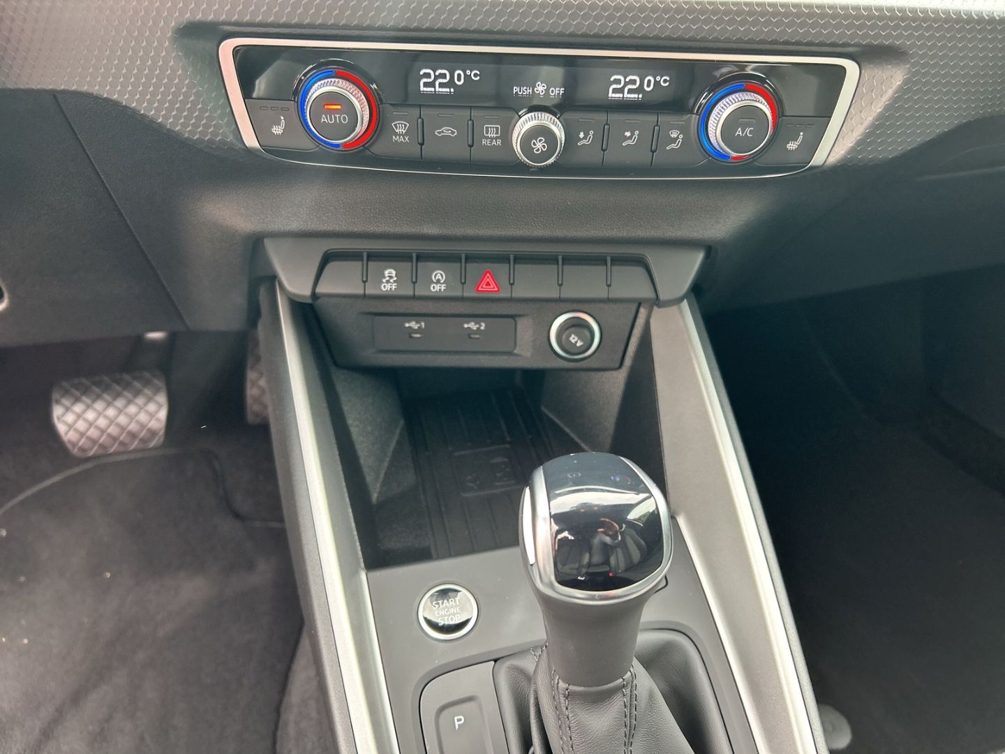 Fahrzeugabbildung Audi A1 Sportback advanced 25 TFSI S-tronic+LED+LEDER
