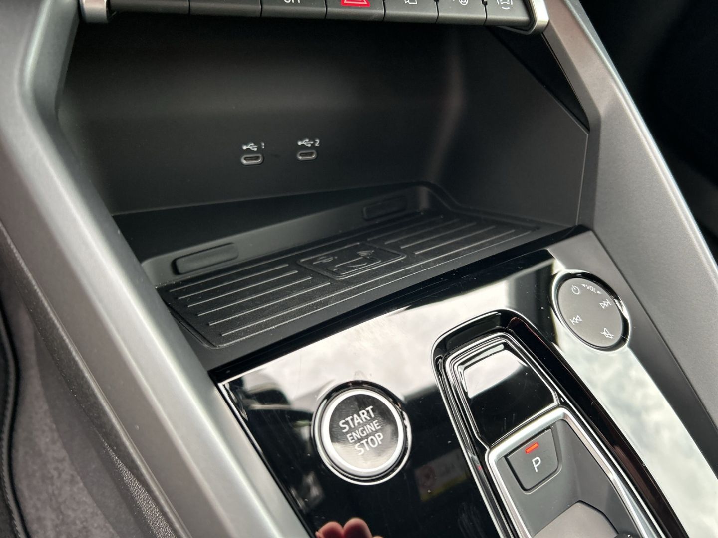 Fahrzeugabbildung Audi A3 Sportback 30 TFSI S-tronic S-line NAVI+VIRTUA