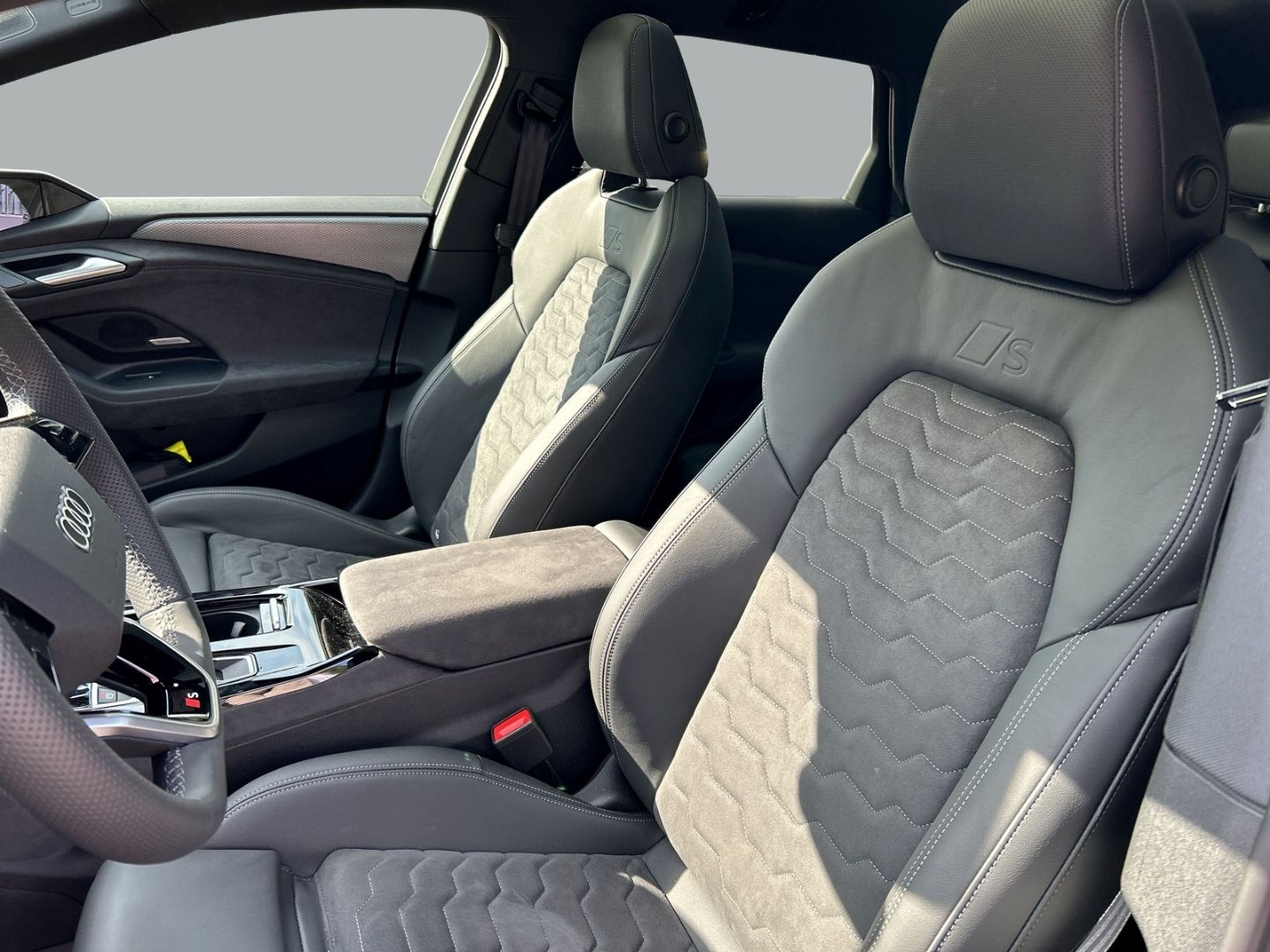 Fahrzeugabbildung Audi A6 AVANT E-TRON PERFORM. LED,PANO,TECH PLUS,B&O