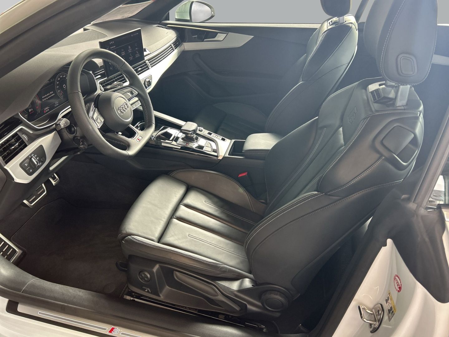 Fahrzeugabbildung Audi A5 Cabriolet 40 TFSI S-LINE+AHK+NAVI+LEDER+VIRTU