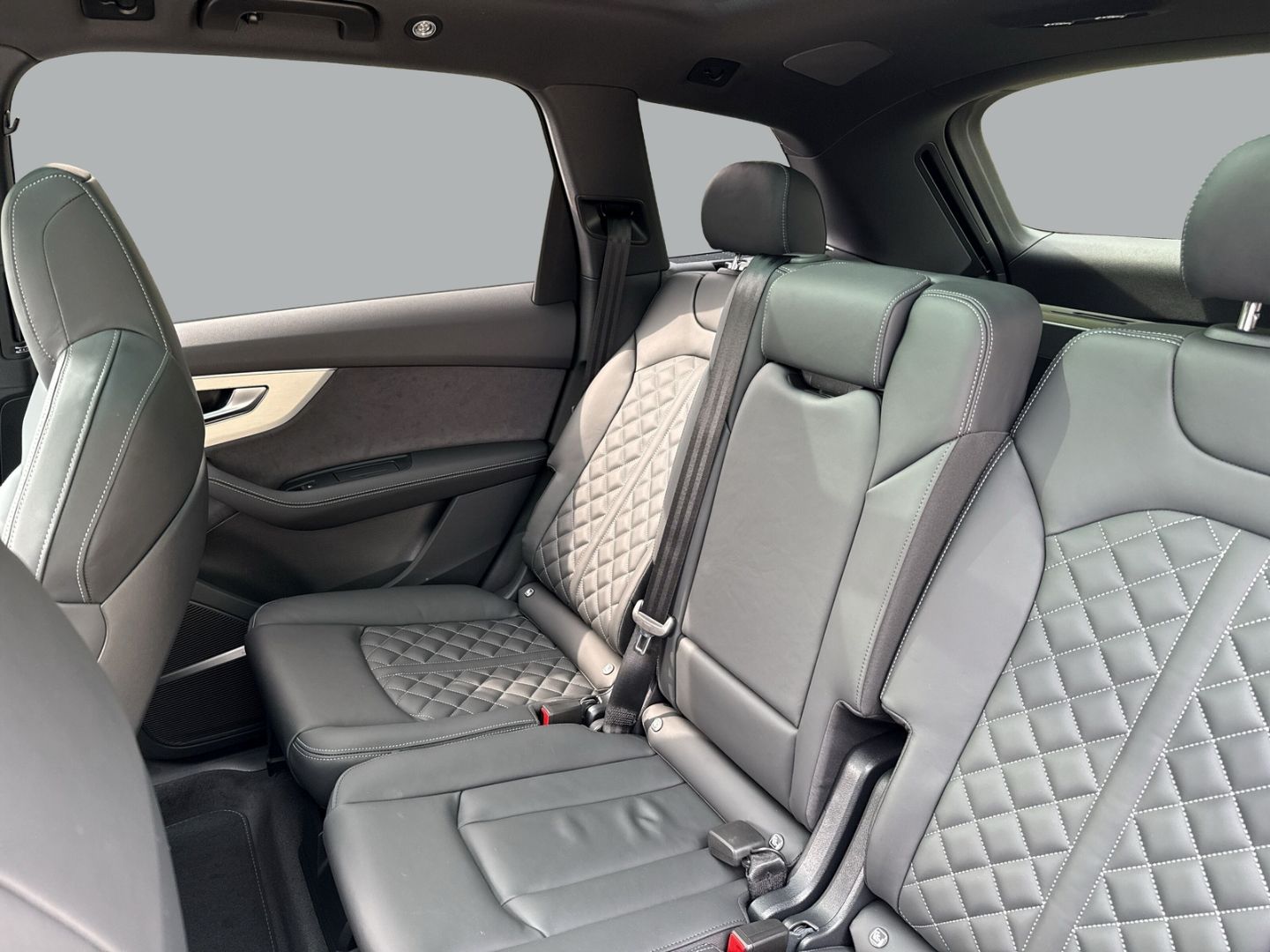 Fahrzeugabbildung Audi Q7 55 TFSI e quattro S-line+Sportpaket+HUD+PANO+