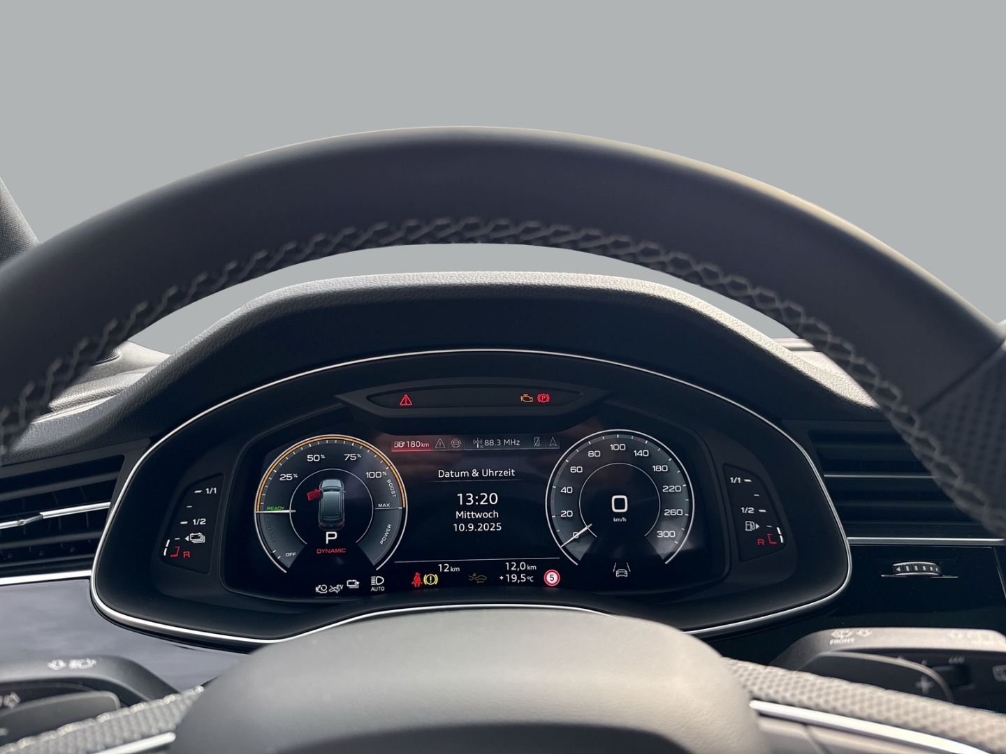 Fahrzeugabbildung Audi Q7 55 TFSI e quattro S-line+Sportpaket+HUD+PANO+
