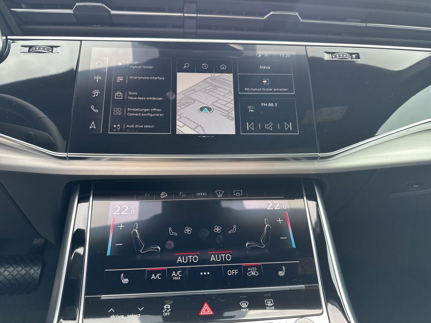Fahrzeugabbildung Audi Q7 55 TFSI e quattro S-line+Sportpaket+HUD+PANO+