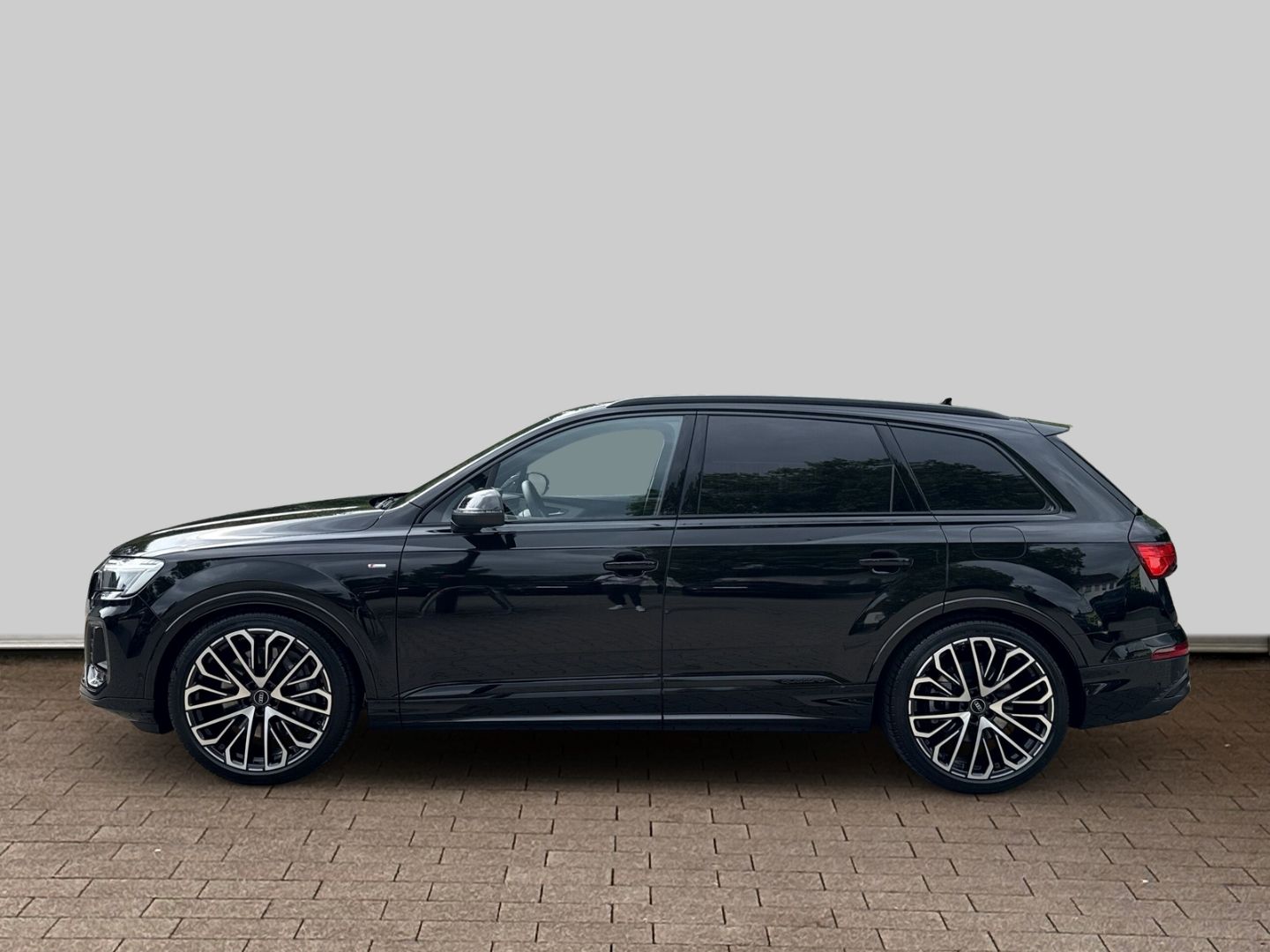 Fahrzeugabbildung Audi Q7 55 TFSI e quattro S-line+Sportpaket+HUD+PANO+