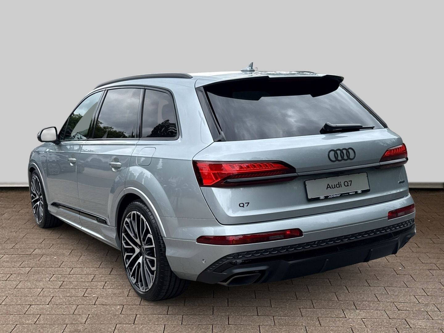 Fahrzeugabbildung Audi Q7 55 TFSI e quattro S-line+AHK+HUD+PANO+B&O+KAM