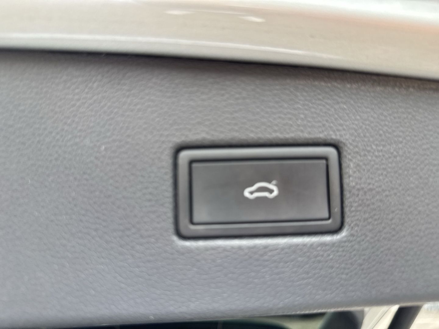 Fahrzeugabbildung Volkswagen Tiguan R-Line 2.0 TDI Navi Matrix-LED Panorama