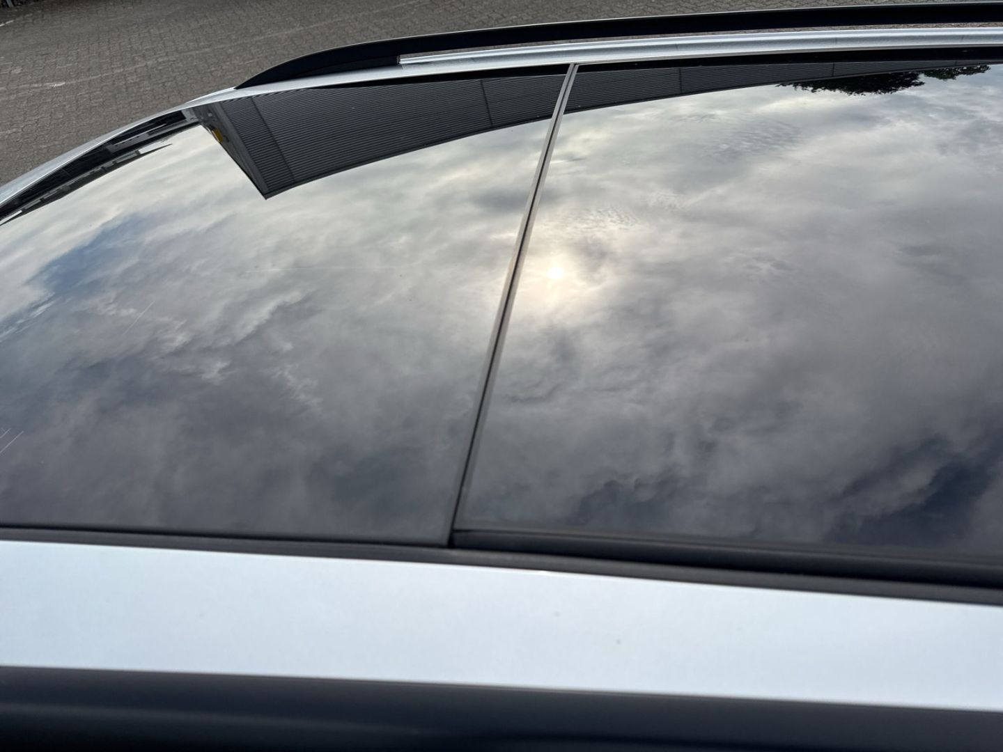 Fahrzeugabbildung Volkswagen Tiguan R-Line 2.0 TDI Navi Matrix-LED Panorama