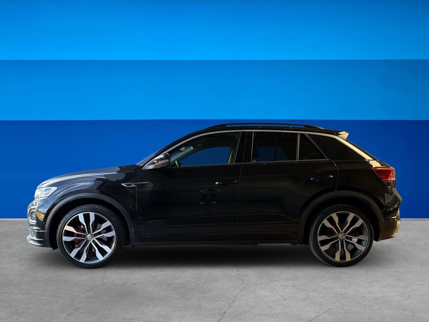 Fahrzeug 4 Fahrzeugabbildung Volkswagen T-Roc 1.5 TSI ACT R-Line AHK Sport - mit KI generiert/bearbeitet