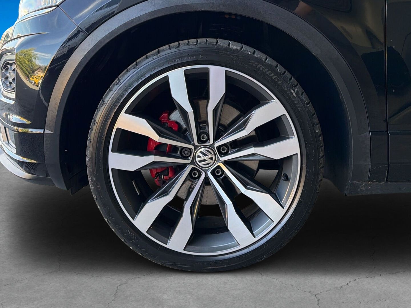 Fahrzeug 10 Fahrzeugabbildung Volkswagen T-Roc 1.5 TSI ACT R-Line AHK Sport - mit KI generiert/bearbeitet