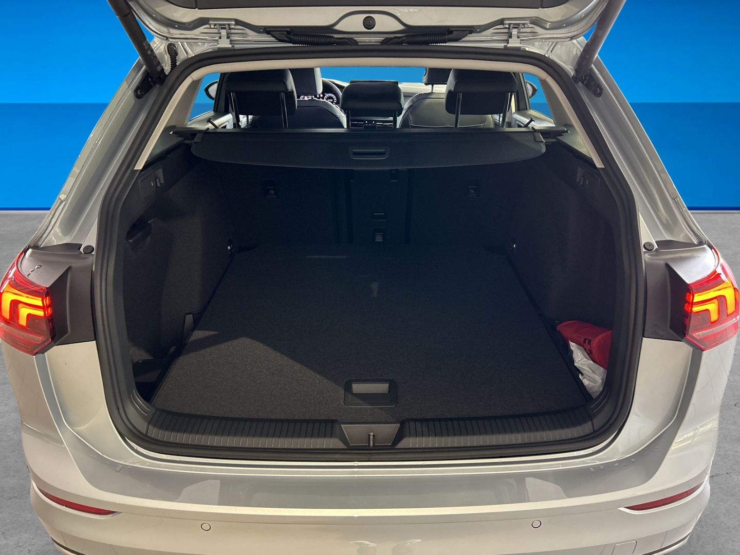 Fahrzeugabbildung Volkswagen Golf Energy 2,0l TDI DSG AHK LED+ AREA VIEW +PAK
