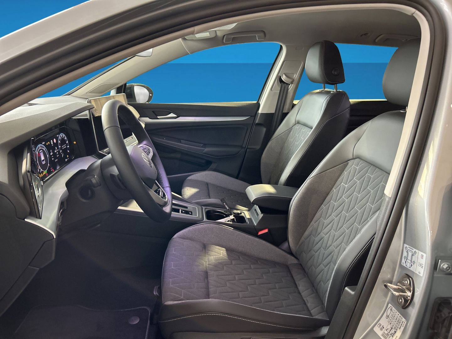 Fahrzeugabbildung Volkswagen Golf Energy 2,0l TDI DSG AHK LED+ AREA VIEW +PAK