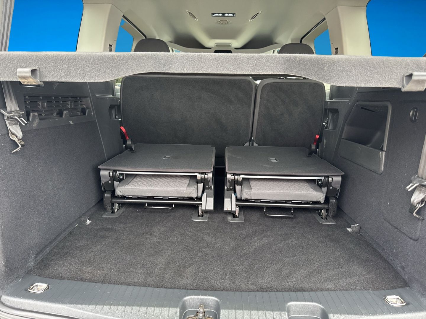 Fahrzeugabbildung Volkswagen Caddy 2.0 TDI Life 7 Sitzer Standheizung