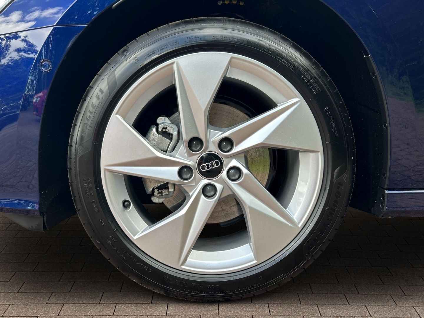Fahrzeugabbildung Audi A3 SPORTBACK TFSI 85 kW +AHK+VIRTUAL+NAVI+SHZ - mit KI generiert/bearbeitet