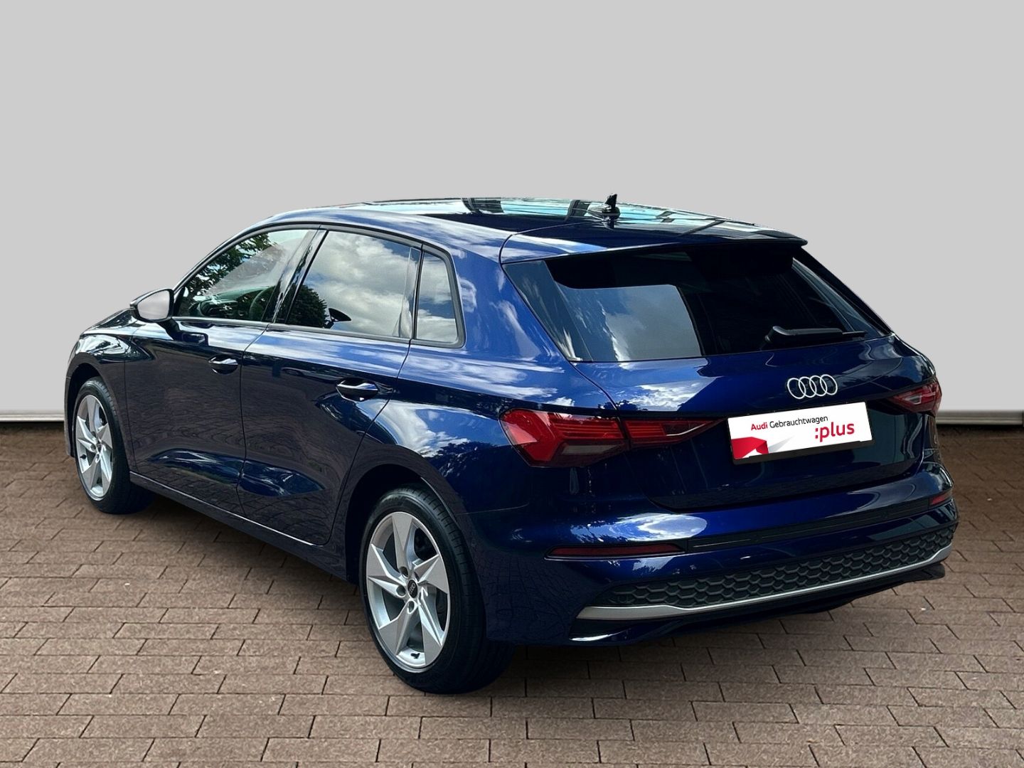 Fahrzeugabbildung Audi A3 SPORTBACK TFSI 85 kW +AHK+VIRTUAL+NAVI+SHZ - mit KI generiert/bearbeitet
