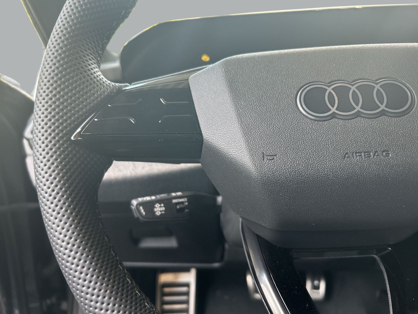 Fahrzeugabbildung Audi A6 AVANT TDI LED+PANO+B&O+ALLRADLENKUNG+PANOGLAS - mit KI generiert/bearbeitet