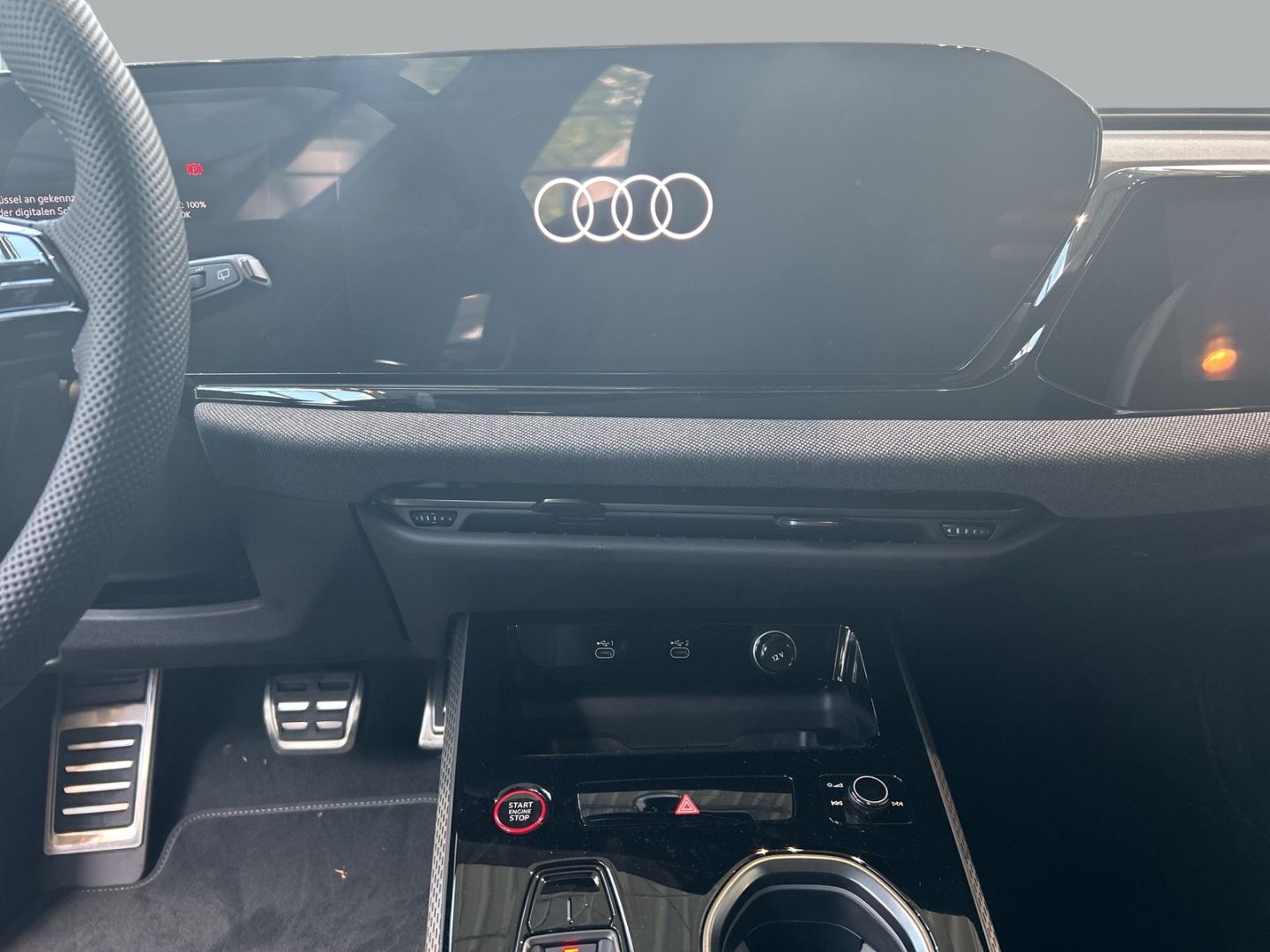 Fahrzeugabbildung Audi A6 AVANT TDI LED+PANO+B&O+ALLRADLENKUNG+PANOGLAS - mit KI generiert/bearbeitet