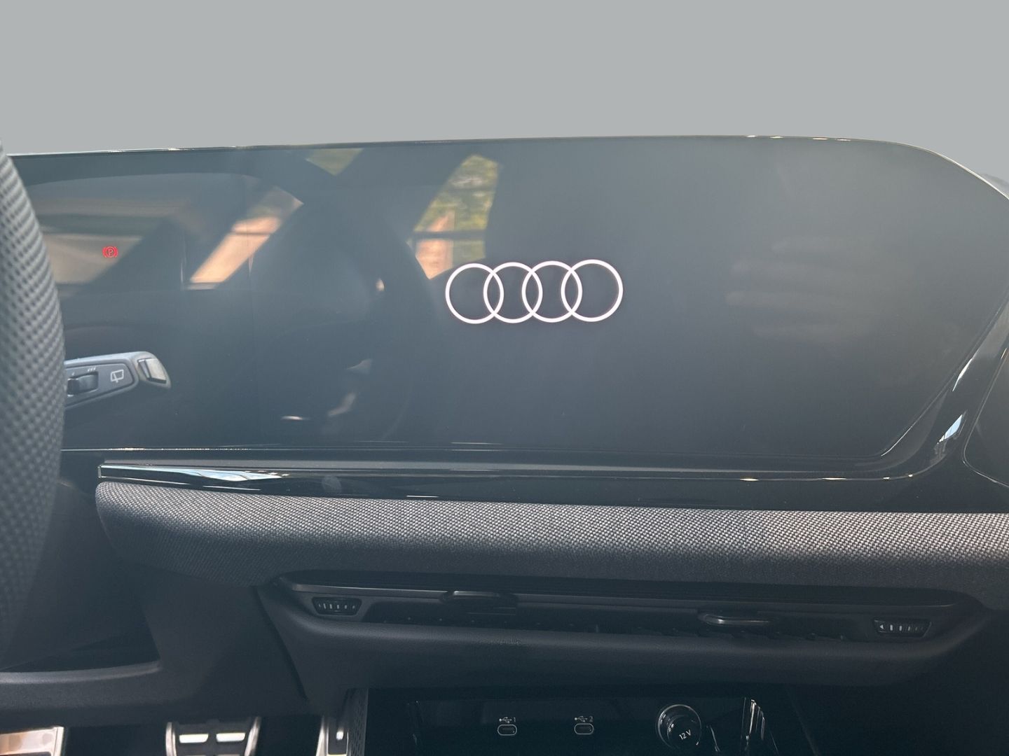 Fahrzeugabbildung Audi A6 AVANT TDI LED+PANO+B&O+ALLRADLENKUNG+PANOGLAS - mit KI generiert/bearbeitet