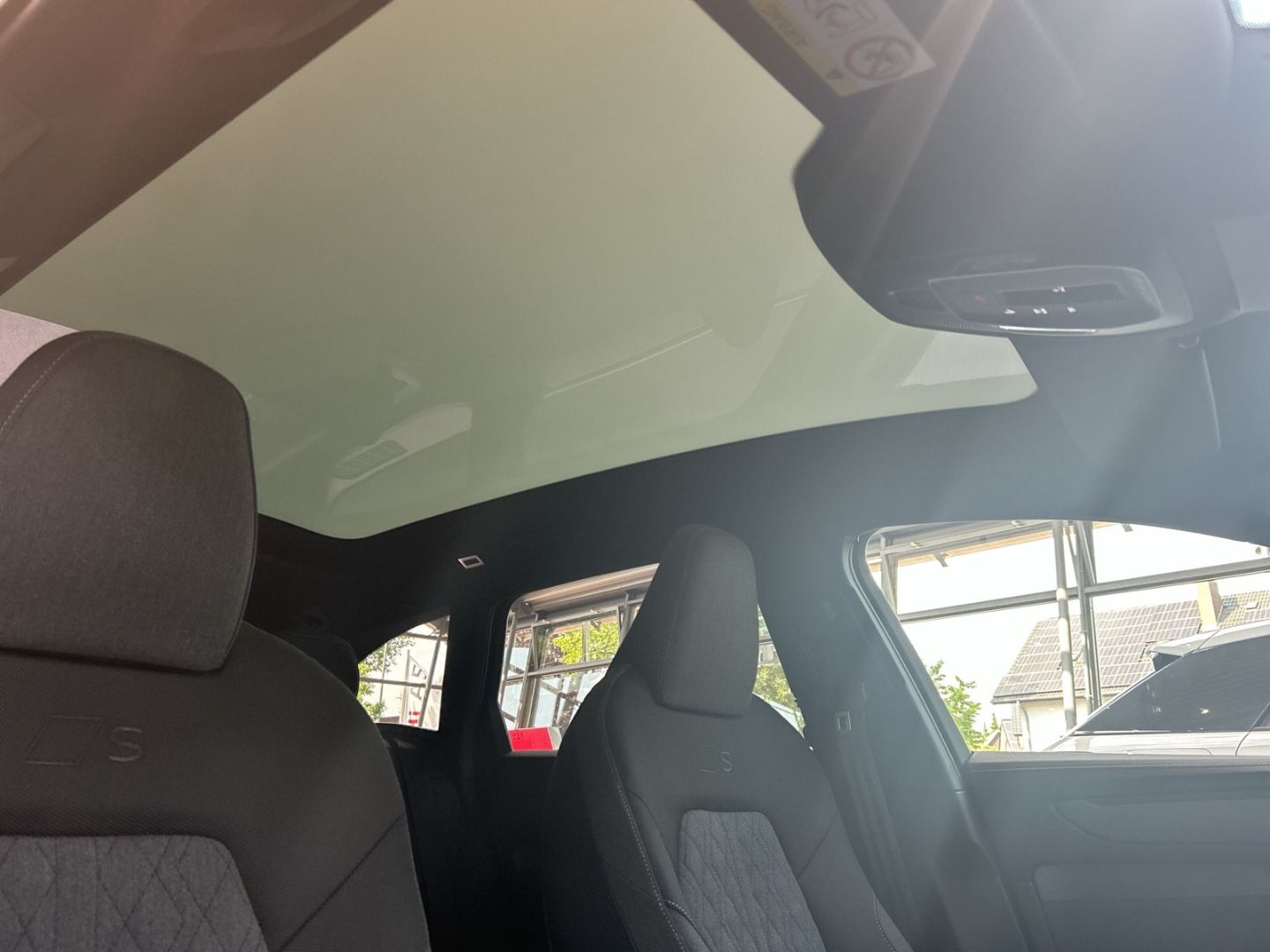Fahrzeugabbildung Audi A6 AVANT TDI LED+PANO+B&O+ALLRADLENKUNG+PANOGLAS - mit KI generiert/bearbeitet