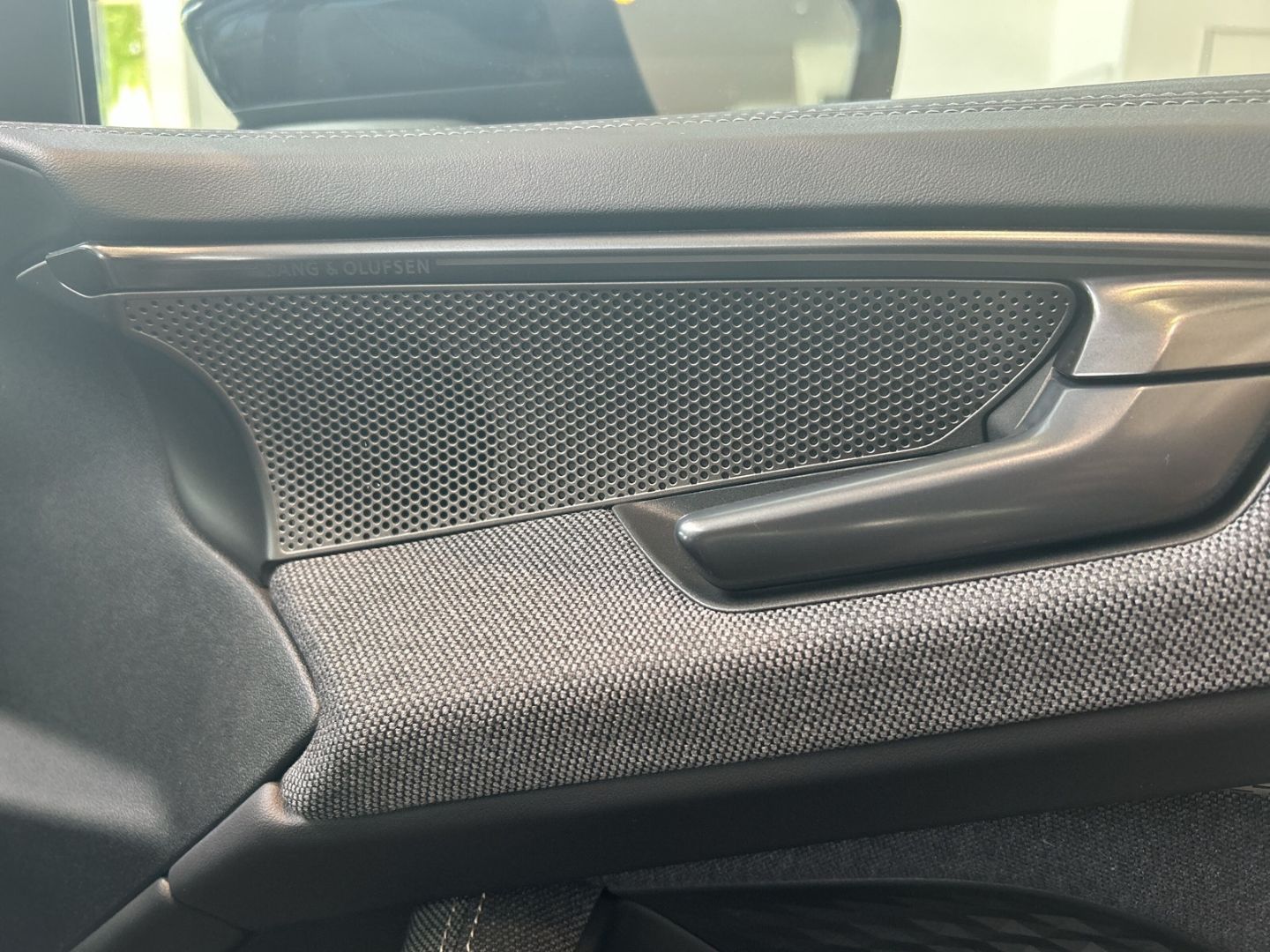Fahrzeugabbildung Audi A6 AVANT TDI LED+PANO+B&O+ALLRADLENKUNG+PANOGLAS - mit KI generiert/bearbeitet