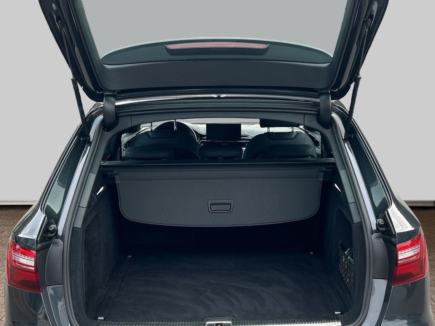 Fahrzeugabbildung Audi A4 Avant 2.0 40 TDI quattro advanced Navi Leder - mit KI generiert/bearbeitet