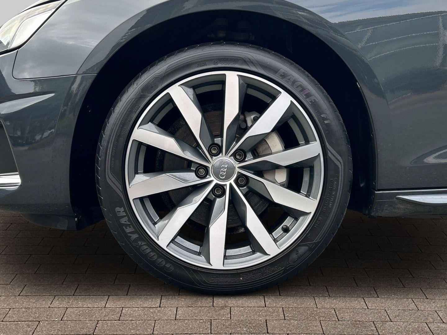 Fahrzeugabbildung Audi A4 Avant 2.0 40 TDI quattro advanced Navi Leder - mit KI generiert/bearbeitet
