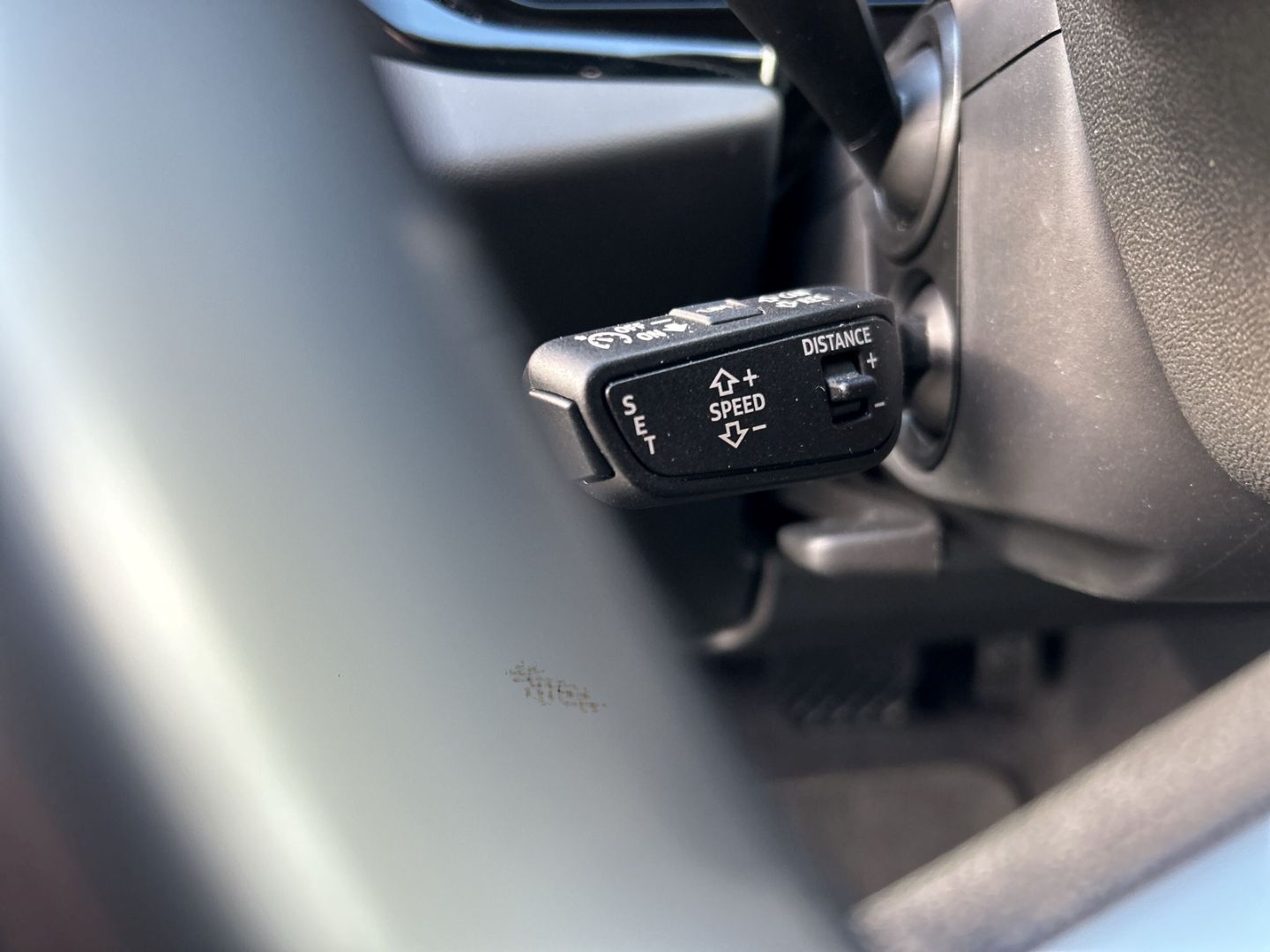 Fahrzeugabbildung Audi A5 Avant TFSI quattro AHK+NAVI+LEDER+LED+ACC+KAM - mit KI generiert/bearbeitet