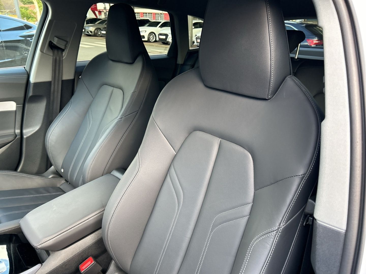 Fahrzeugabbildung Audi A5 Avant TFSI quattro AHK+NAVI+LEDER+LED+ACC+KAM - mit KI generiert/bearbeitet