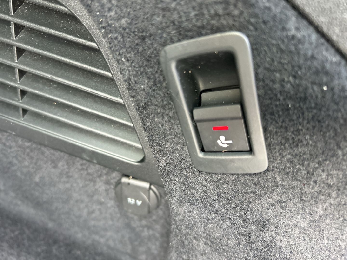 Fahrzeugabbildung Audi A5 Avant TFSI quattro AHK+NAVI+LEDER+LED+ACC+KAM - mit KI generiert/bearbeitet