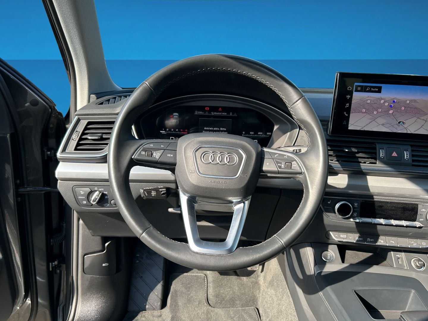 Fahrzeug 16 Fahrzeugabbildung Audi Q5 40 TDI QUATTRO+SLINE+LED+LUFT+AHK+SHZ+NAVI - mit KI generiert/bearbeitet