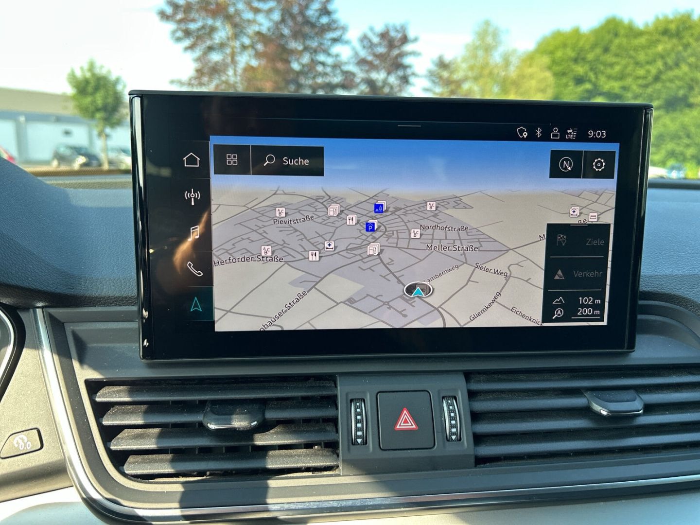 Fahrzeug 19 Fahrzeugabbildung Audi Q5 40 TDI QUATTRO+SLINE+LED+LUFT+AHK+SHZ+NAVI - mit KI generiert/bearbeitet