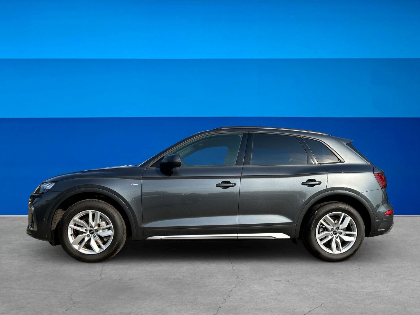 Fahrzeug 6 Fahrzeugabbildung Audi Q5 40 TDI QUATTRO+SLINE+LED+LUFT+AHK+SHZ+NAVI - mit KI generiert/bearbeitet