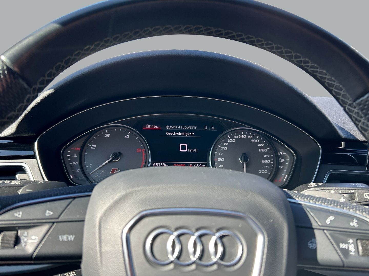 Fahrzeug 15 Fahrzeugabbildung Audi S4 Avant 3.0 TDI MATRIX-LED+B&O+Standhzg+AHK+KAM - mit KI generiert/bearbeitet