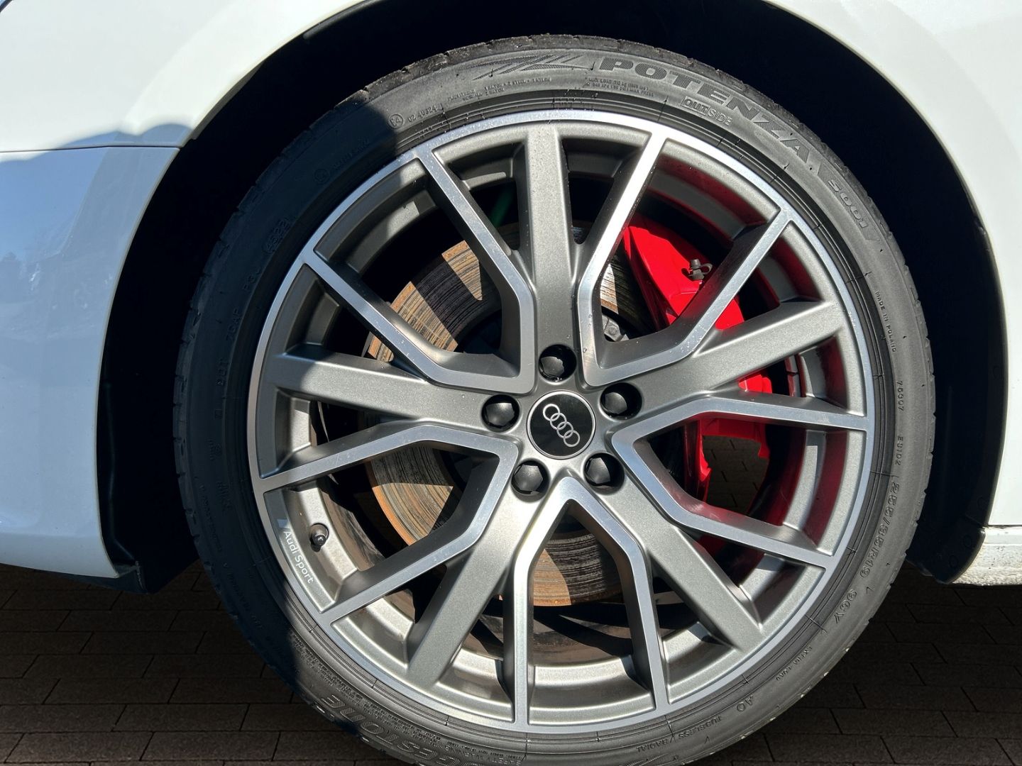 Fahrzeug 20 Fahrzeugabbildung Audi S4 Avant 3.0 TDI MATRIX-LED+B&O+Standhzg+AHK+KAM - mit KI generiert/bearbeitet