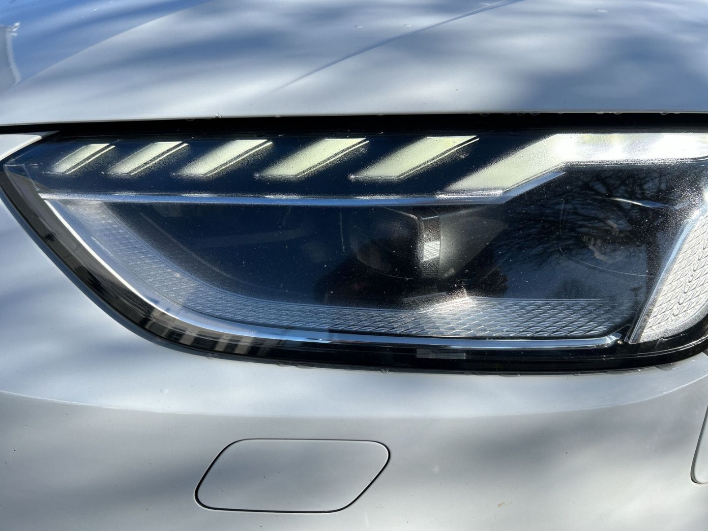 Fahrzeug 21 Fahrzeugabbildung Audi S4 Avant 3.0 TDI MATRIX-LED+B&O+Standhzg+AHK+KAM - mit KI generiert/bearbeitet