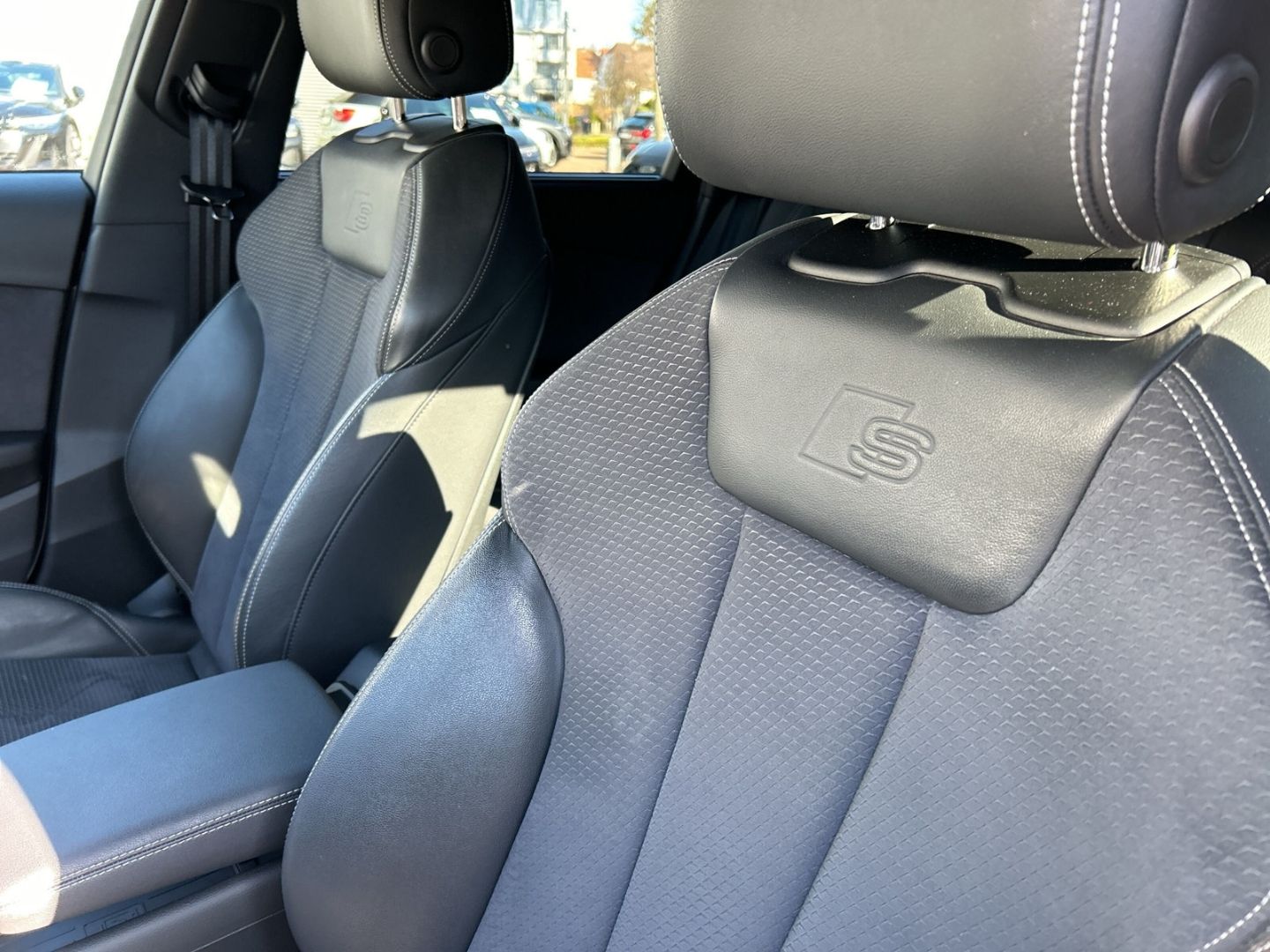 Fahrzeug 25 Fahrzeugabbildung Audi S4 Avant 3.0 TDI MATRIX-LED+B&O+Standhzg+AHK+KAM - mit KI generiert/bearbeitet