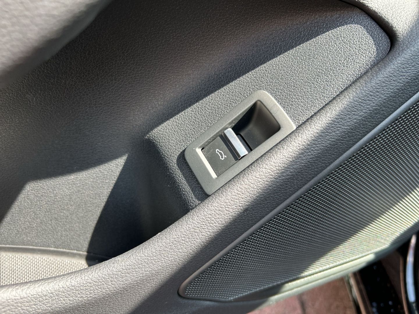Fahrzeugabbildung Audi A5 Cabriolet 40 TFSI S LINE MATRIX LED AHK VIRTU