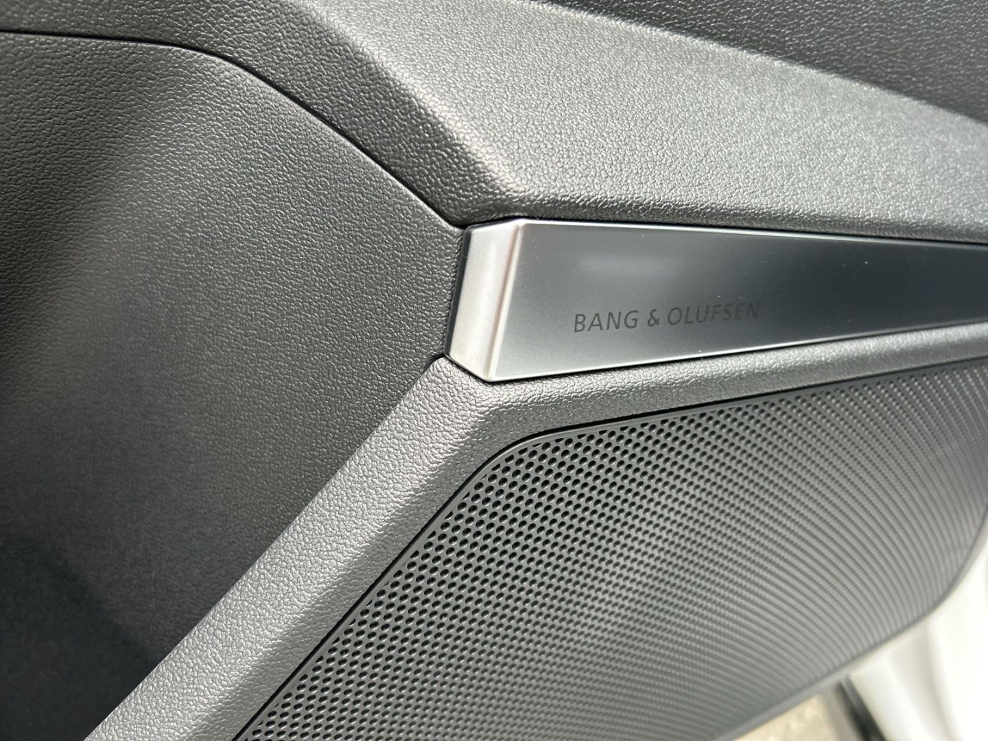Fahrzeugabbildung Audi S3 Sportback 2.0 TFSI quattro Matrix LED B&O Kam
