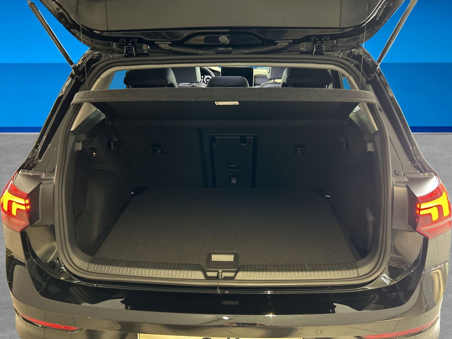 Fahrzeugabbildung Volkswagen Golf Energy 2,0l TDI DSG AHK LED REAR VIEW NAVI