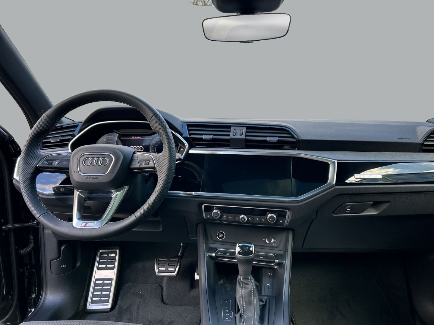 Fahrzeugabbildung Audi Q3 advanced 40 TFSI quattro AHK+PANO+LED+KAMERA