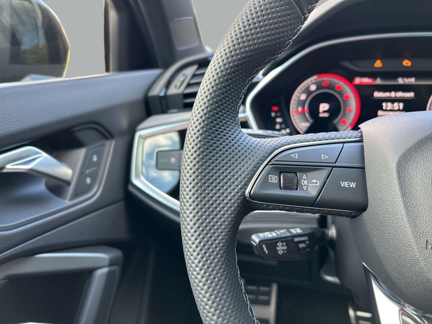 Fahrzeugabbildung Audi Q3 advanced 40 TFSI quattro AHK+PANO+LED+KAMERA