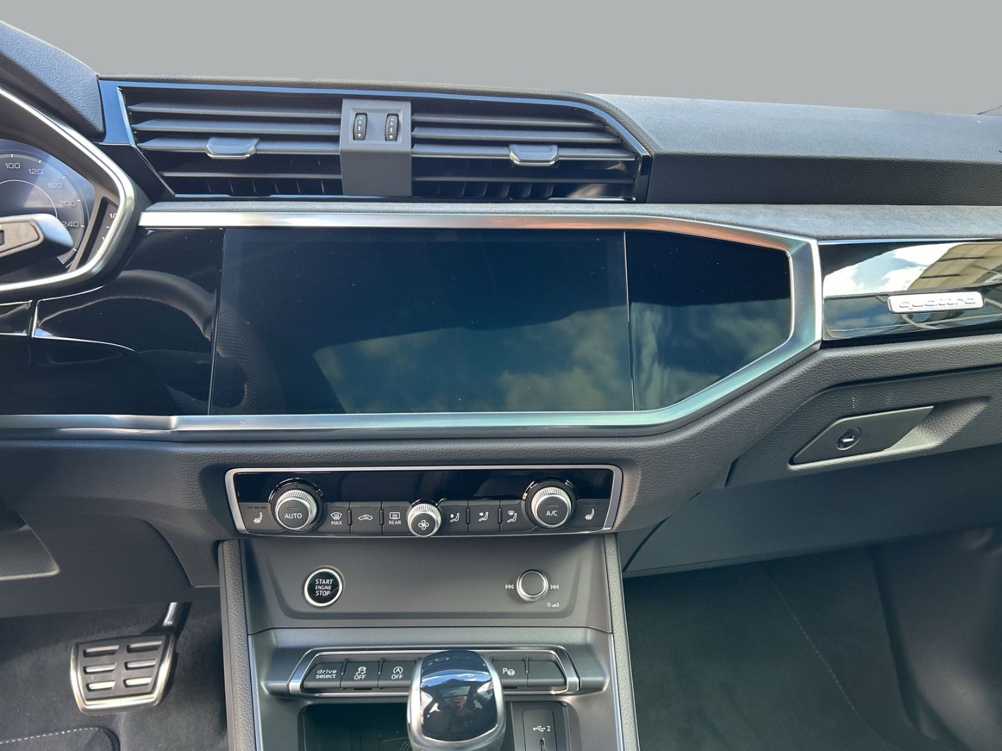 Fahrzeugabbildung Audi Q3 advanced 40 TFSI quattro AHK+PANO+LED+KAMERA