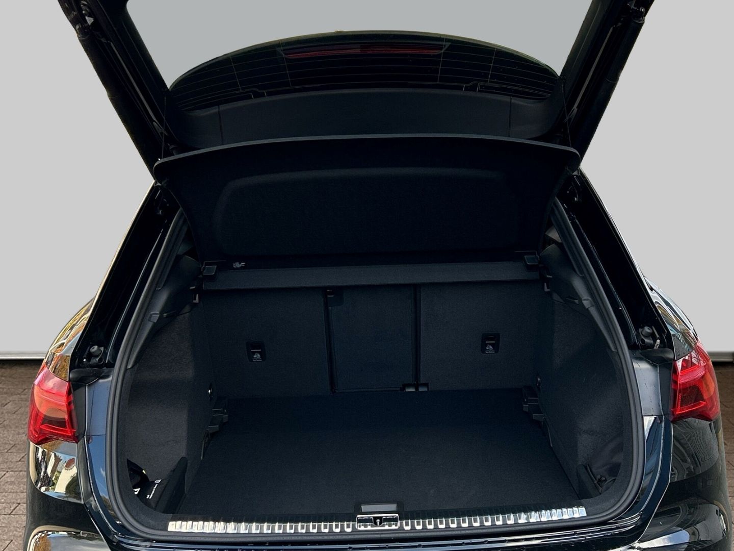 Fahrzeugabbildung Audi Q3 advanced 40 TFSI quattro AHK+PANO+LED+KAMERA