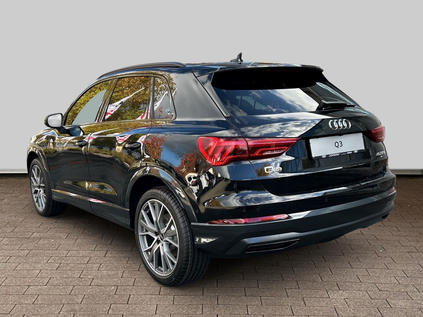 Fahrzeugabbildung Audi Q3 advanced 40 TFSI quattro AHK+PANO+LED+KAMERA
