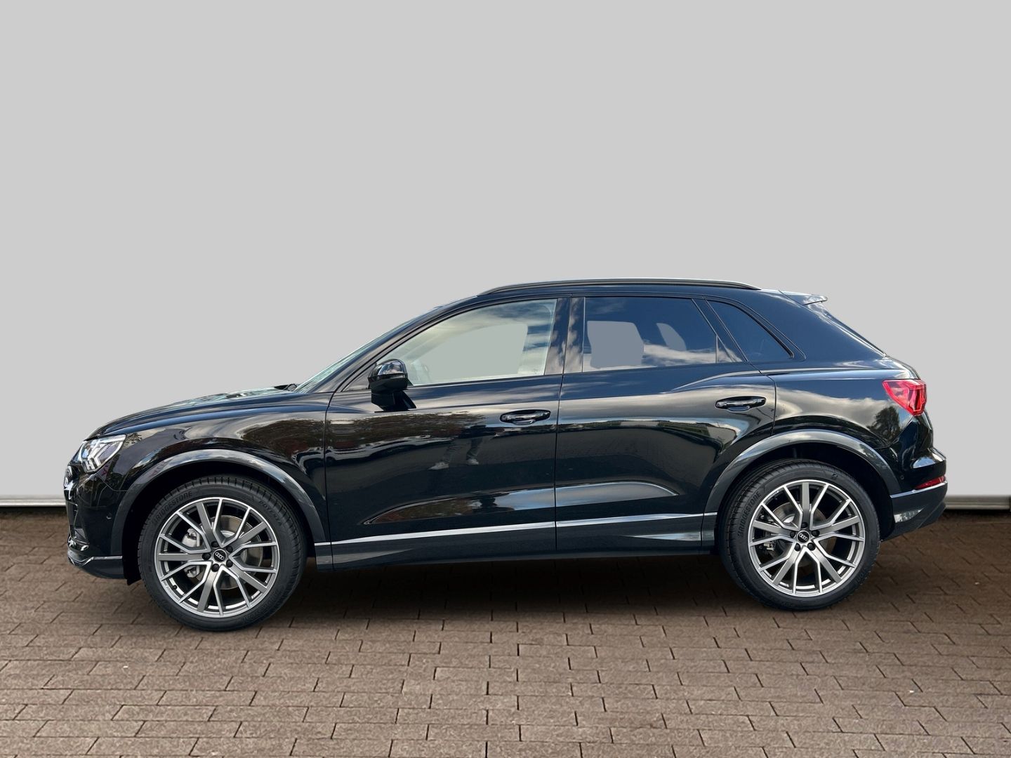 Fahrzeugabbildung Audi Q3 advanced 40 TFSI quattro AHK+PANO+LED+KAMERA