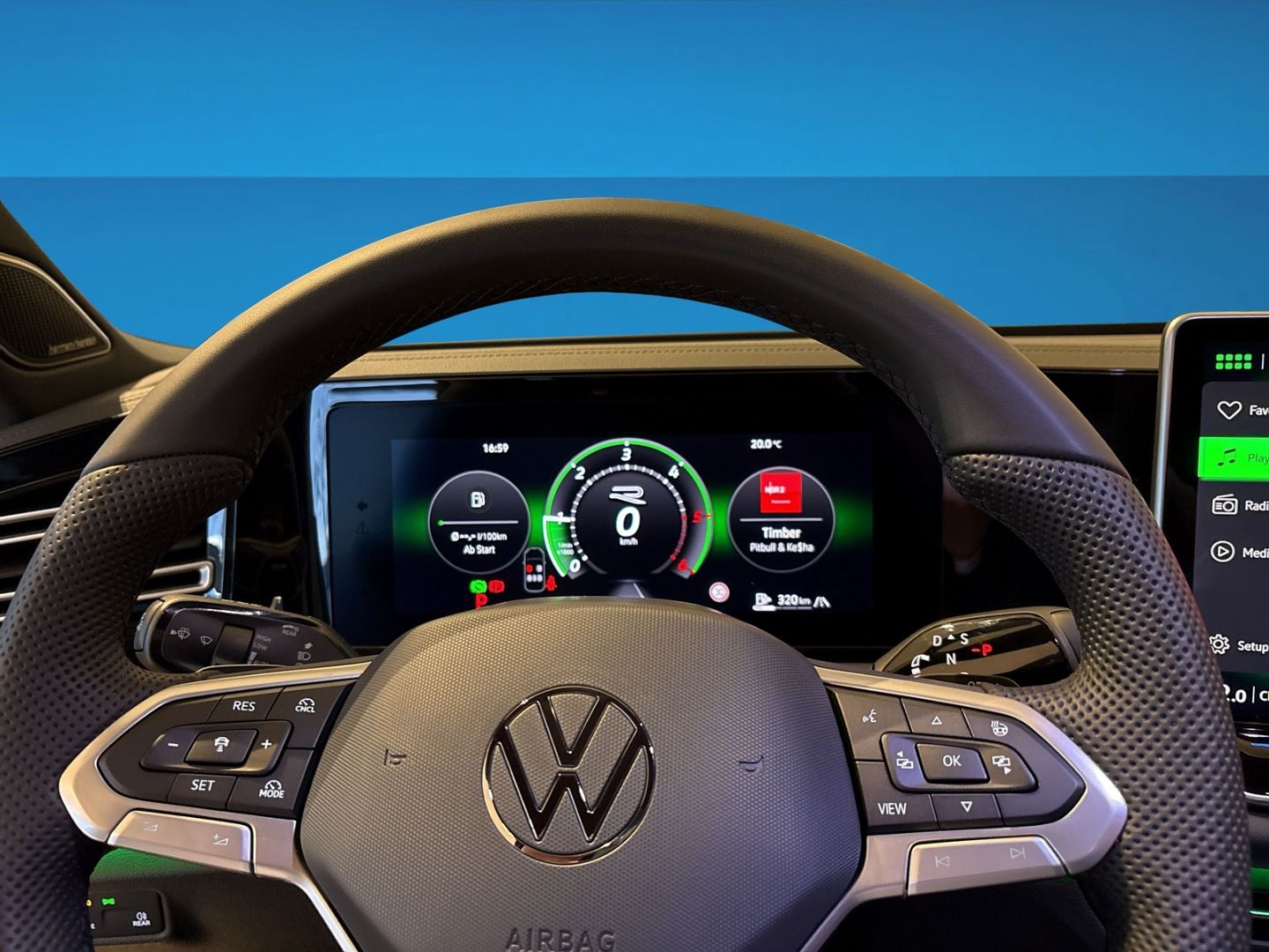 Fahrzeugabbildung Volkswagen Tiguan R-Line 2,0l TDI BLACK STYLE AHK MATRIX HA