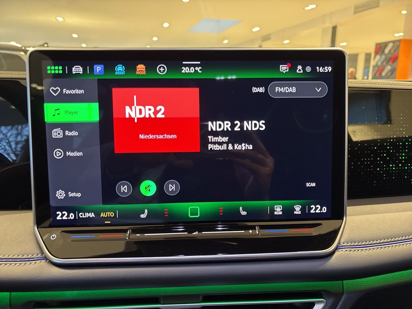 Fahrzeugabbildung Volkswagen Tiguan R-Line 2,0l TDI BLACK STYLE AHK MATRIX HA