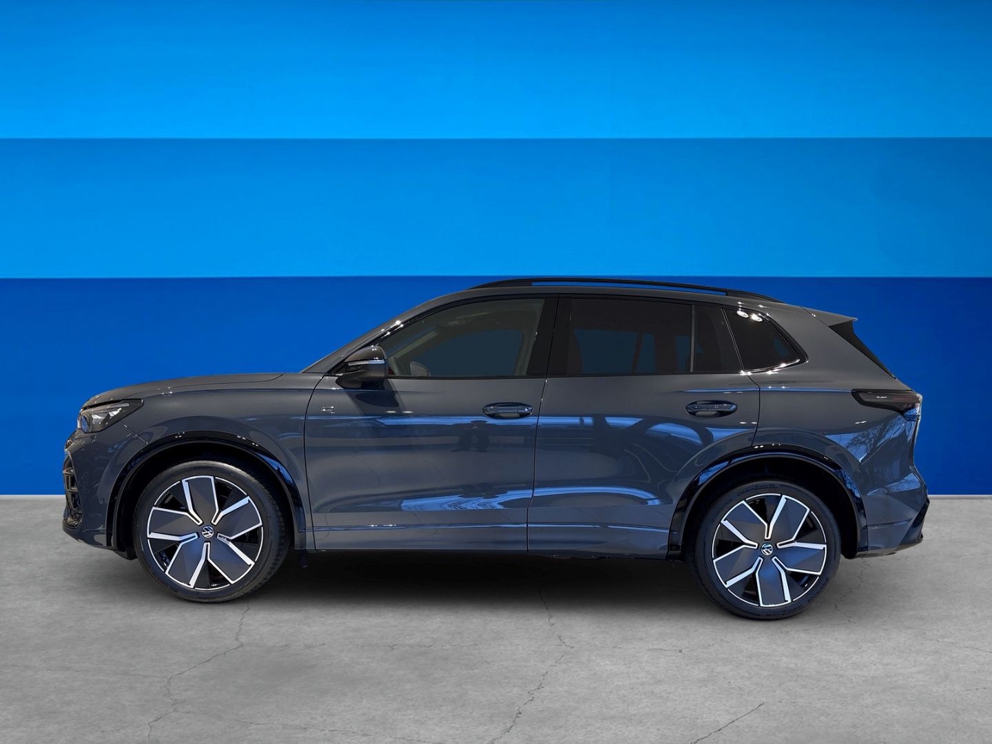 Fahrzeugabbildung Volkswagen Tiguan R-Line 2,0l TDI BLACK STYLE AHK MATRIX HA